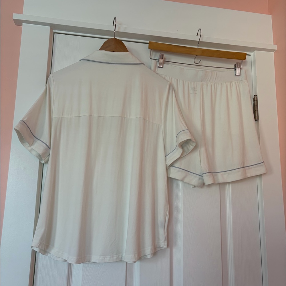 NWOT Cozy Earth Women's Ivory Bamboo Stretch-knit Short Sleeve Pajama Set - Picture 2 of 3